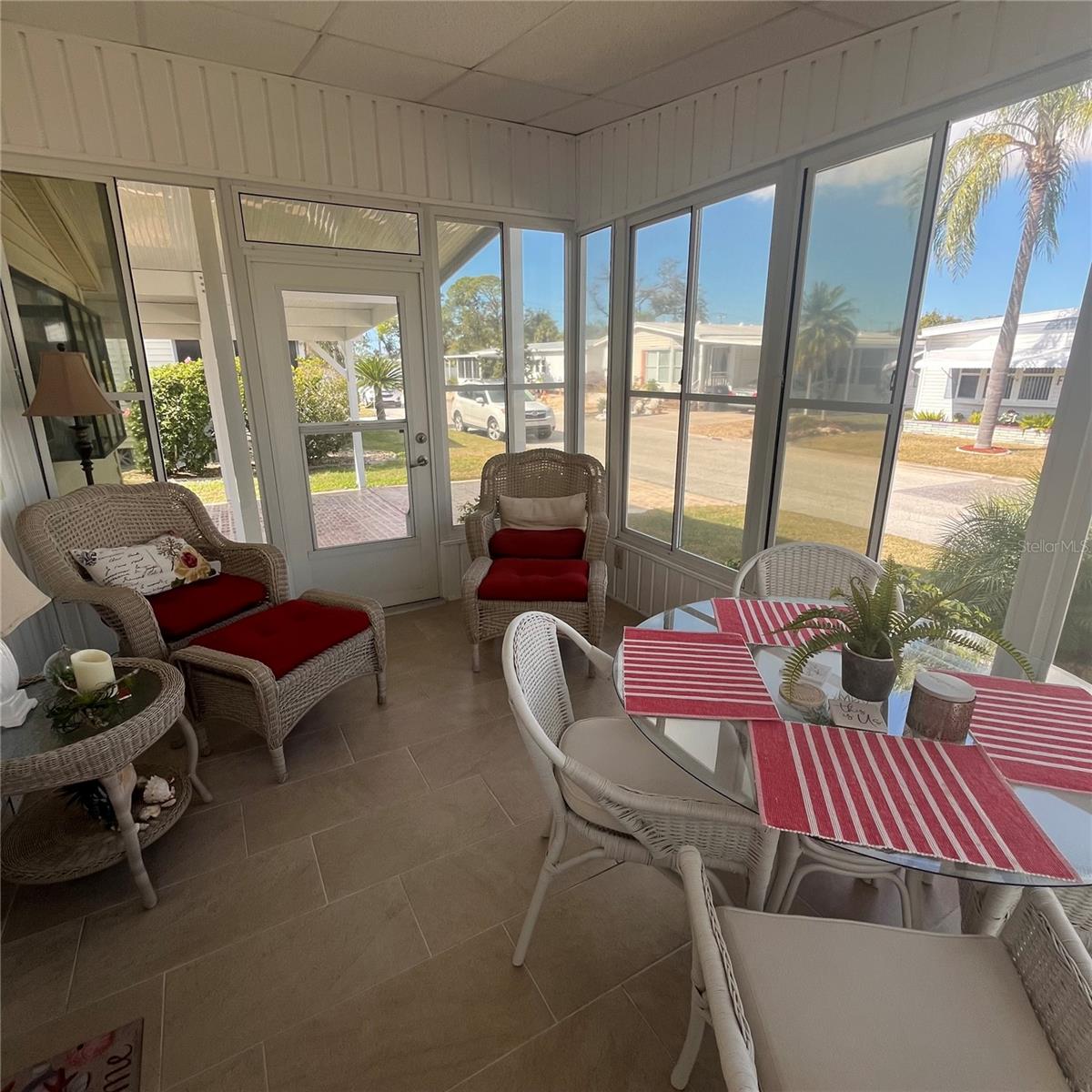 PALM LAKE ESTATES - Residential