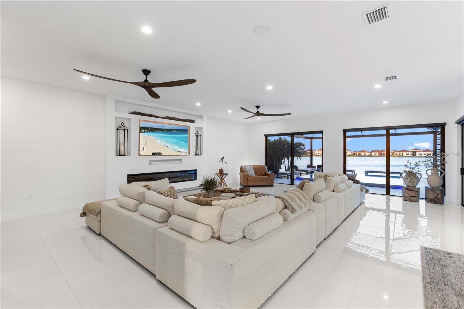 MAPLE RDG/AVE MARIA PH 6C - Residential