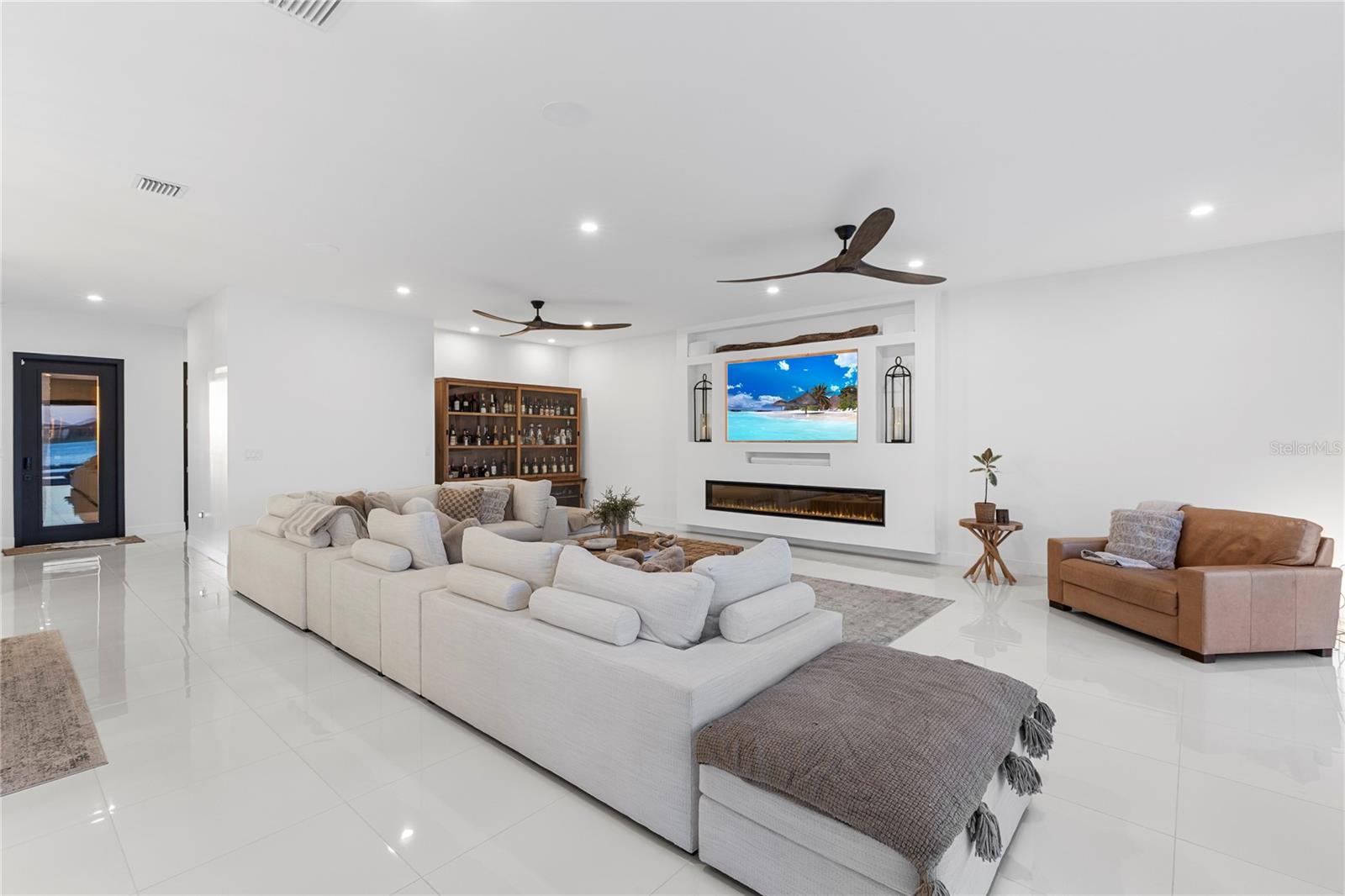 MAPLE RDG/AVE MARIA PH 6C - Residential