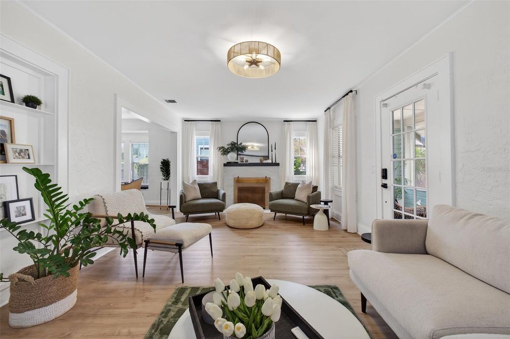 Photo of 234 E Muriel Street, Orlando, FL 32806 (MLS # O6365582)