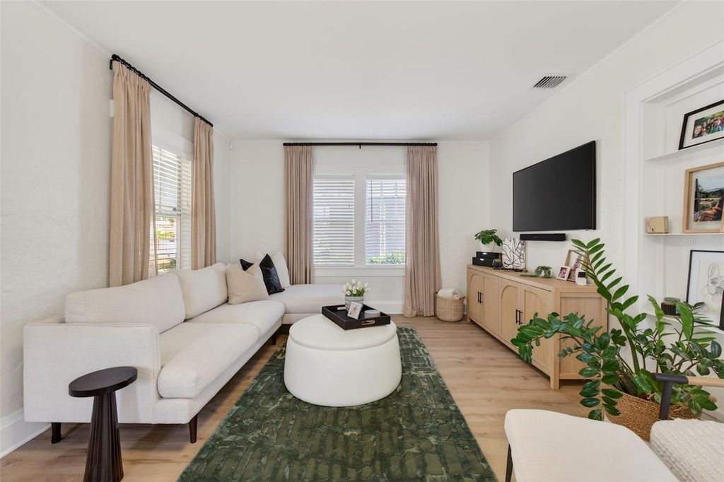 Photo of 234 E Muriel Street, Orlando, FL 32806 (MLS # O6365582)