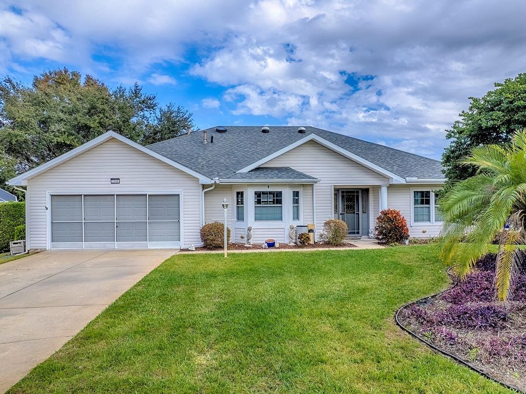 Photo of 5588 Gulf Stream St, Tavares, FL 32778 (MLS # G5106811)