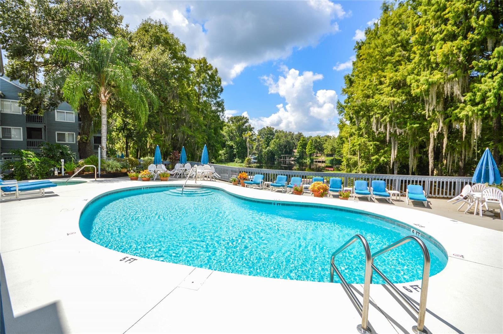 LANDINGS WITHLACOOCHEE OR 1272/1072 - Residential