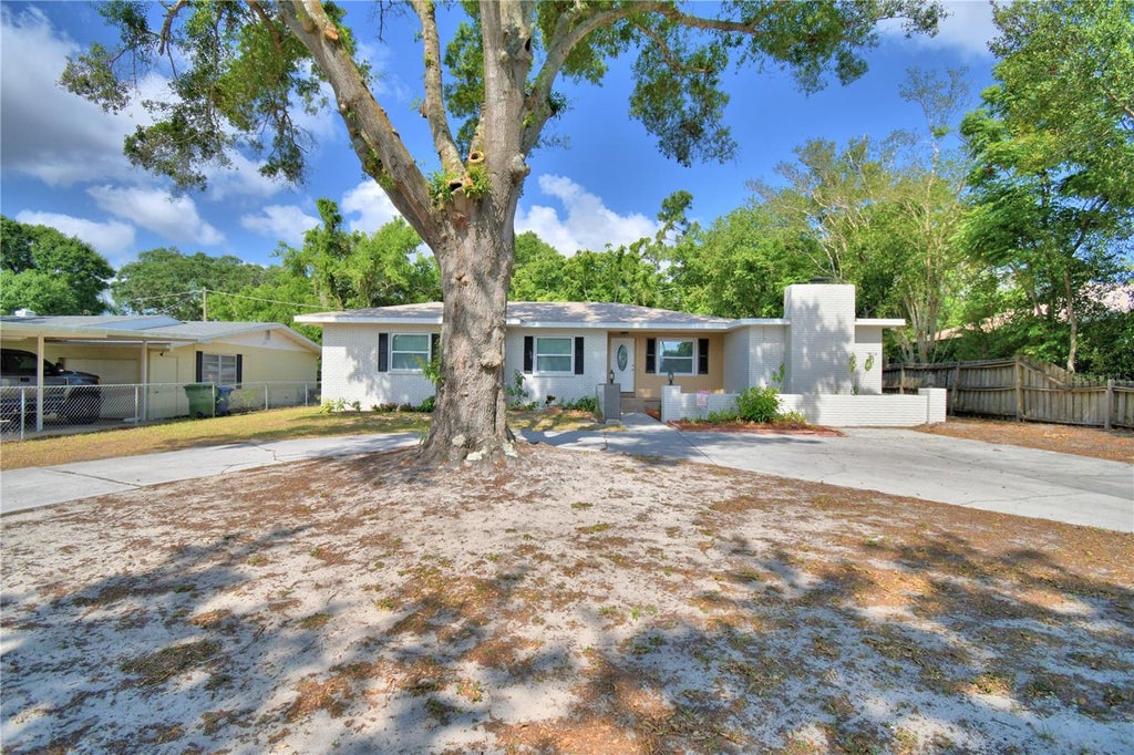 Photo of 1919 19th Street NW, Winter Haven, FL 33881 (MLS # P4939717)