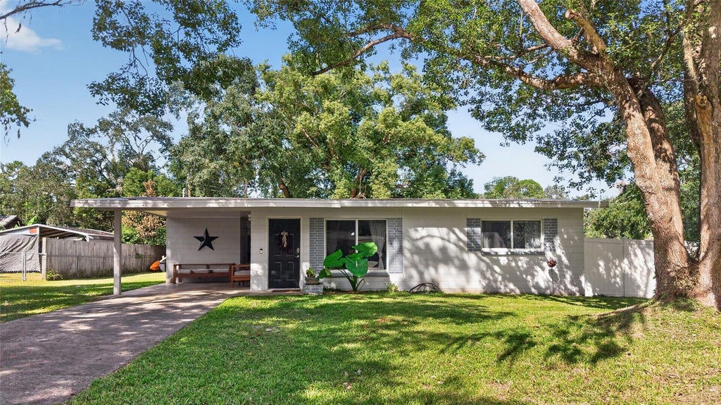Photo of 210 Peak Drive, Brooksville, FL 34601 (MLS # TB8558408)