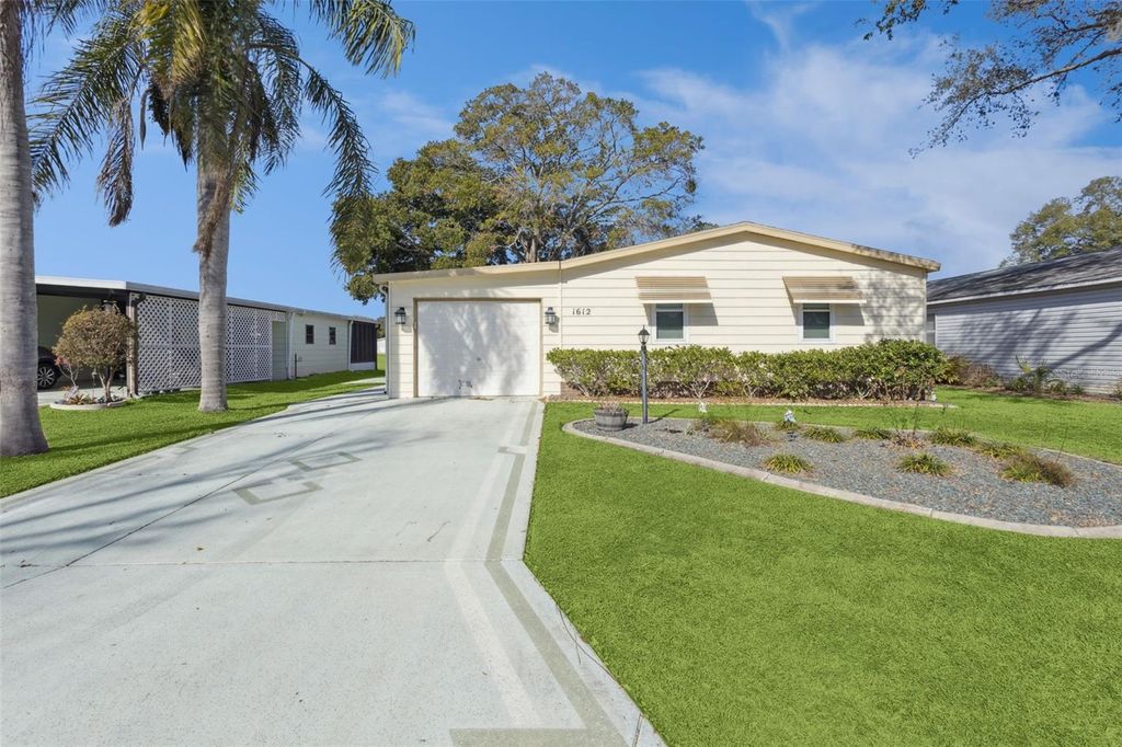 Photo of 1612 E Schwartz Boulevard, Lady Lake, FL 32159 (MLS # O6376526)