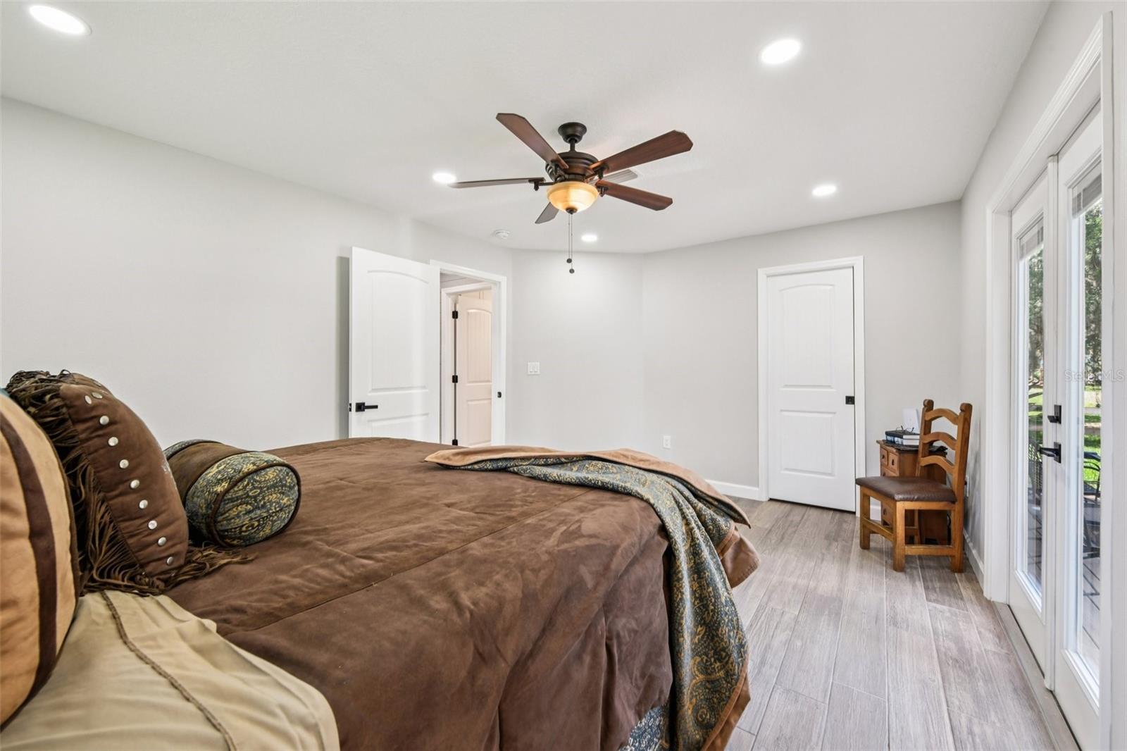 HOLIDAY WOODS - Residential