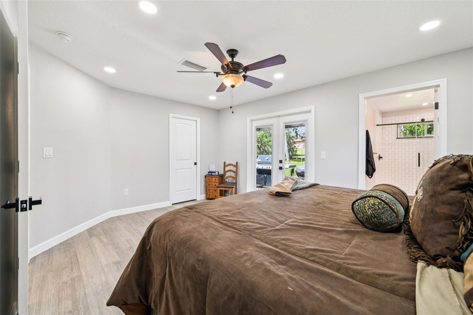 HOLIDAY WOODS - Residential