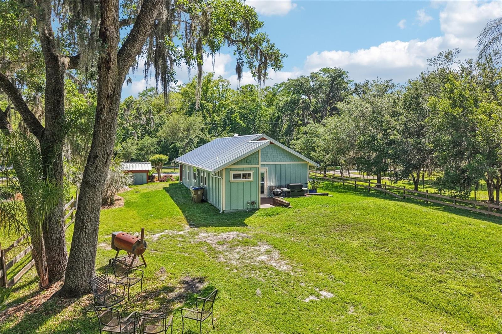 2695 HOLIDAY WOODS DRIVE