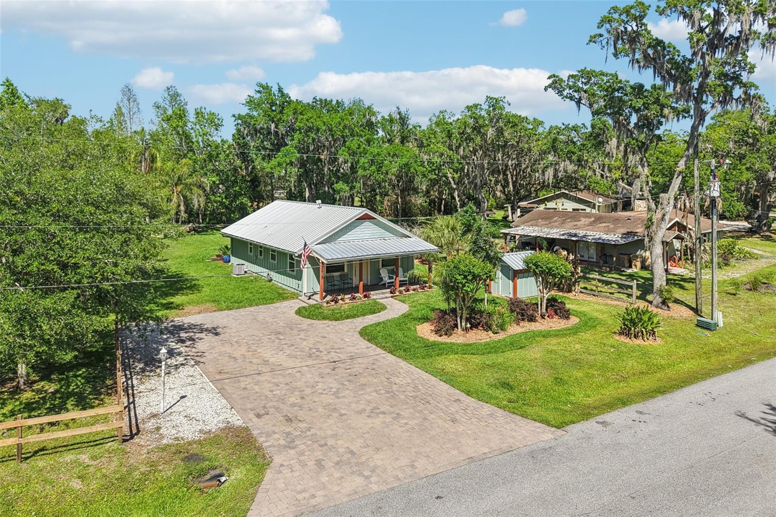 HOLIDAY WOODS - Residential