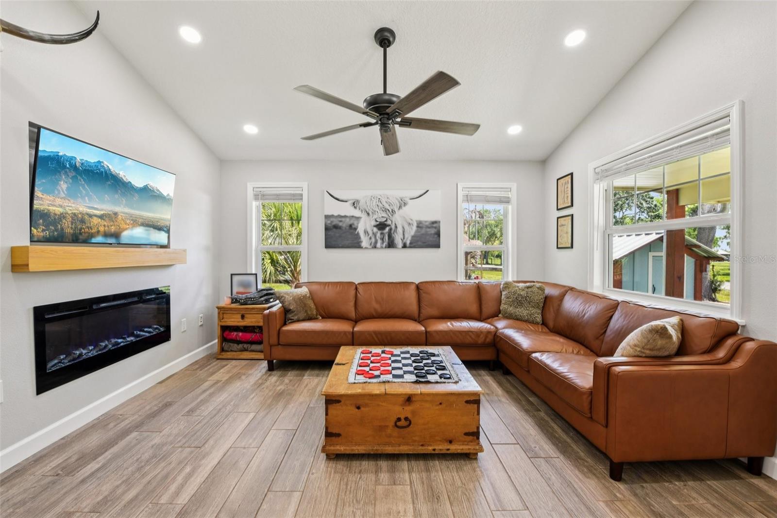 HOLIDAY WOODS - Residential