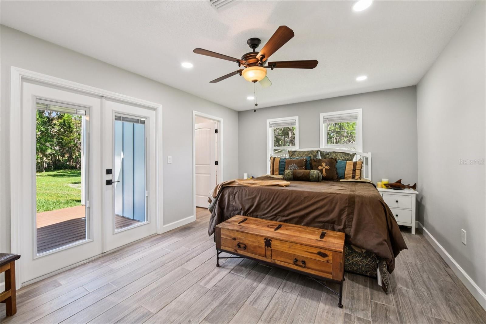 HOLIDAY WOODS - Residential