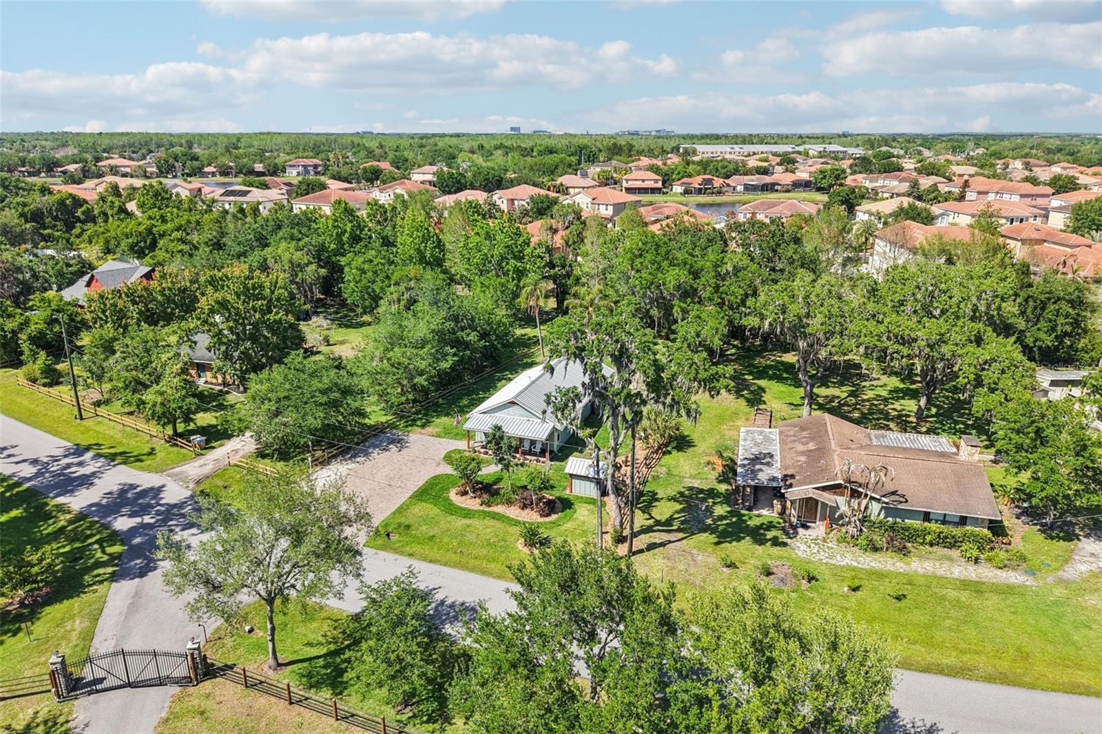 HOLIDAY WOODS - Residential