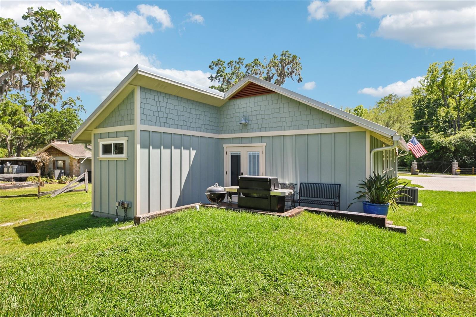 HOLIDAY WOODS - Residential