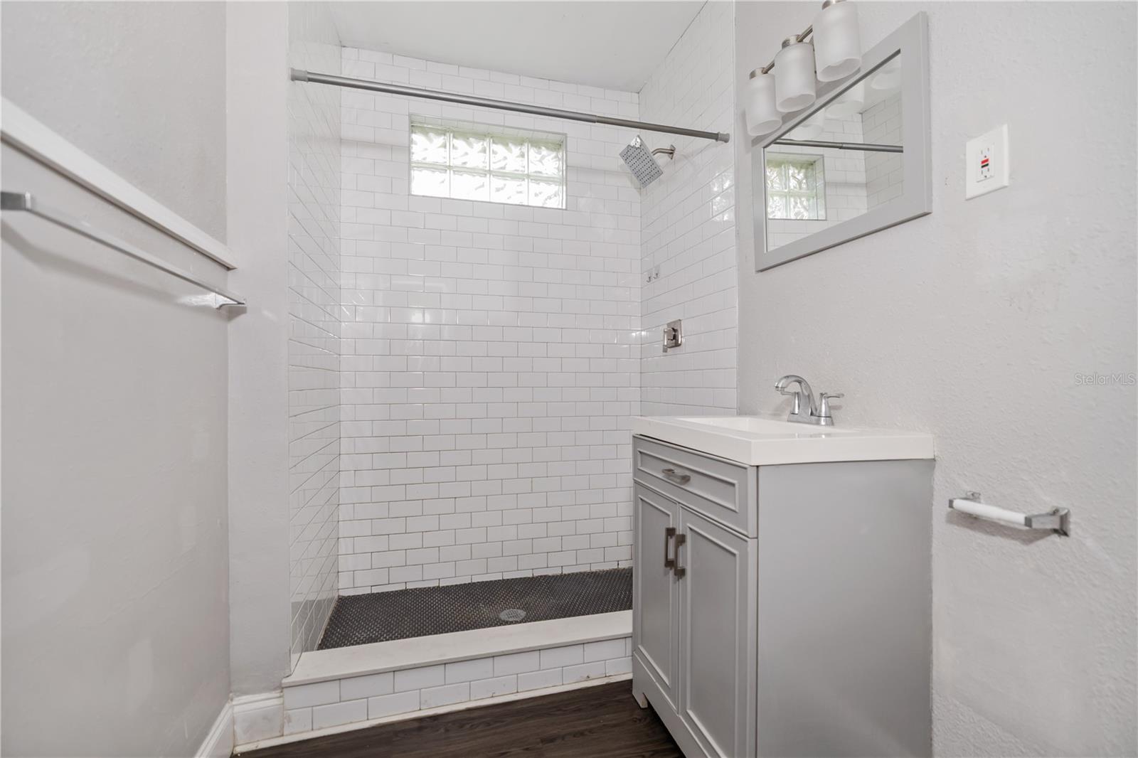 ORANGE VILLA - Residential Lease