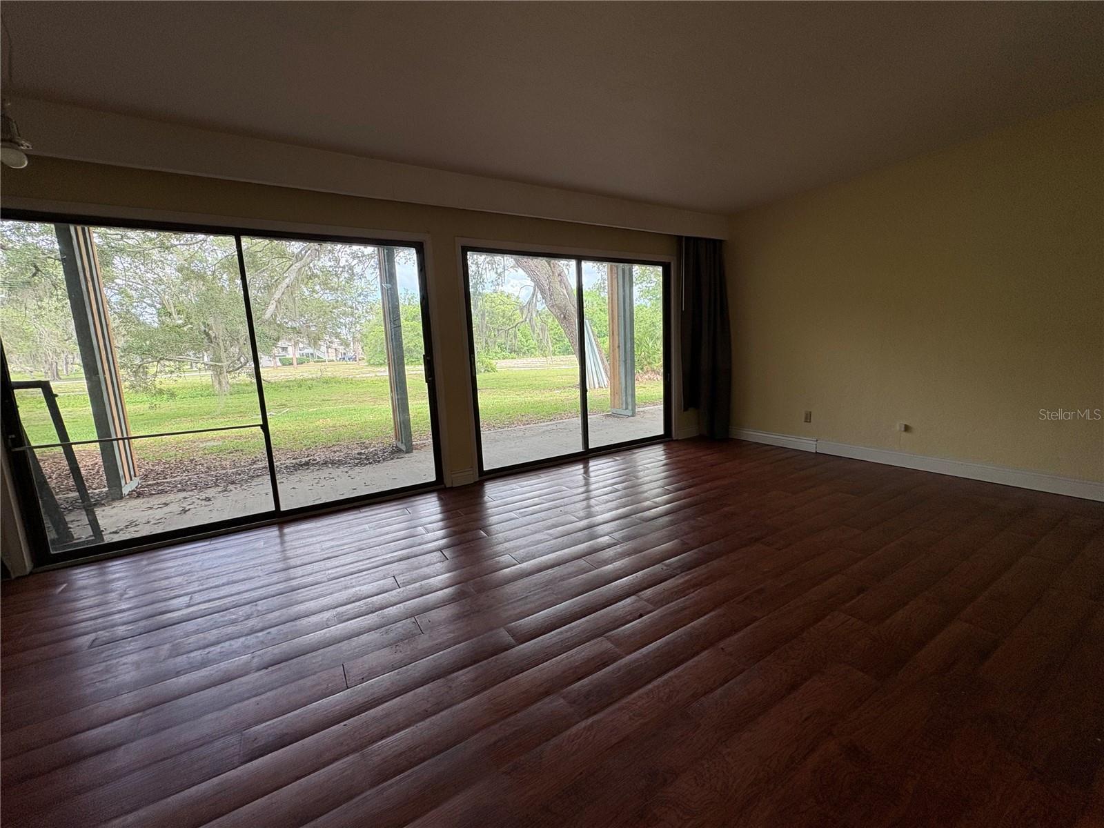 GRENELEFE CAMELOT CONDO UNIT 05 PH 01 - Residential