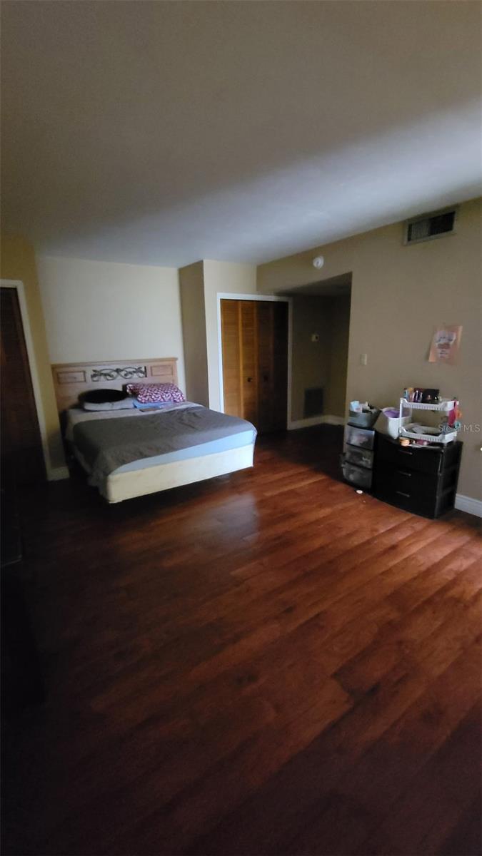 GRENELEFE CAMELOT CONDO UNIT 05 PH 01 - Residential