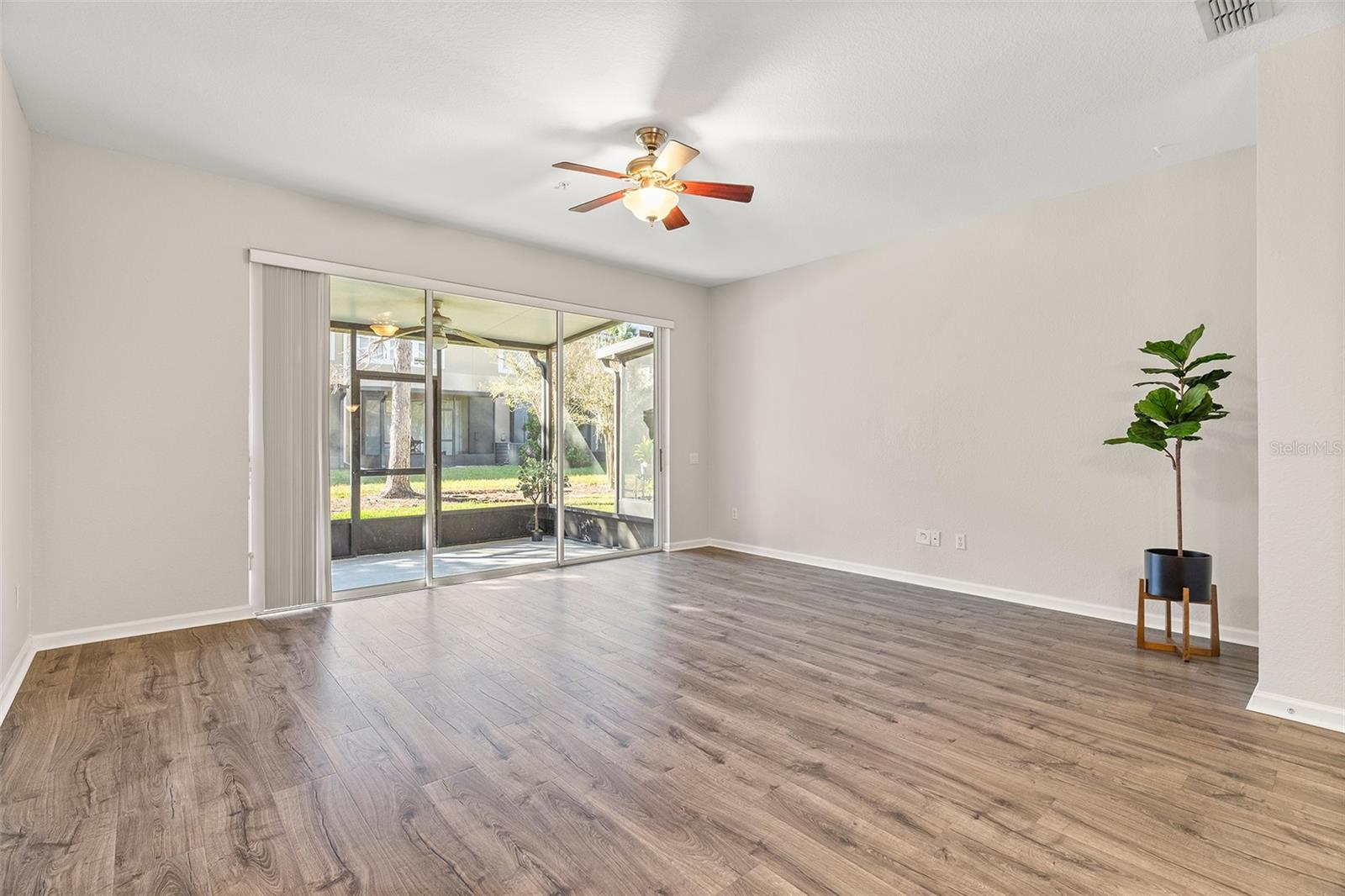 VISTAS AT STONEBRIDGE COMMONS CONDO PH 1 - Residential