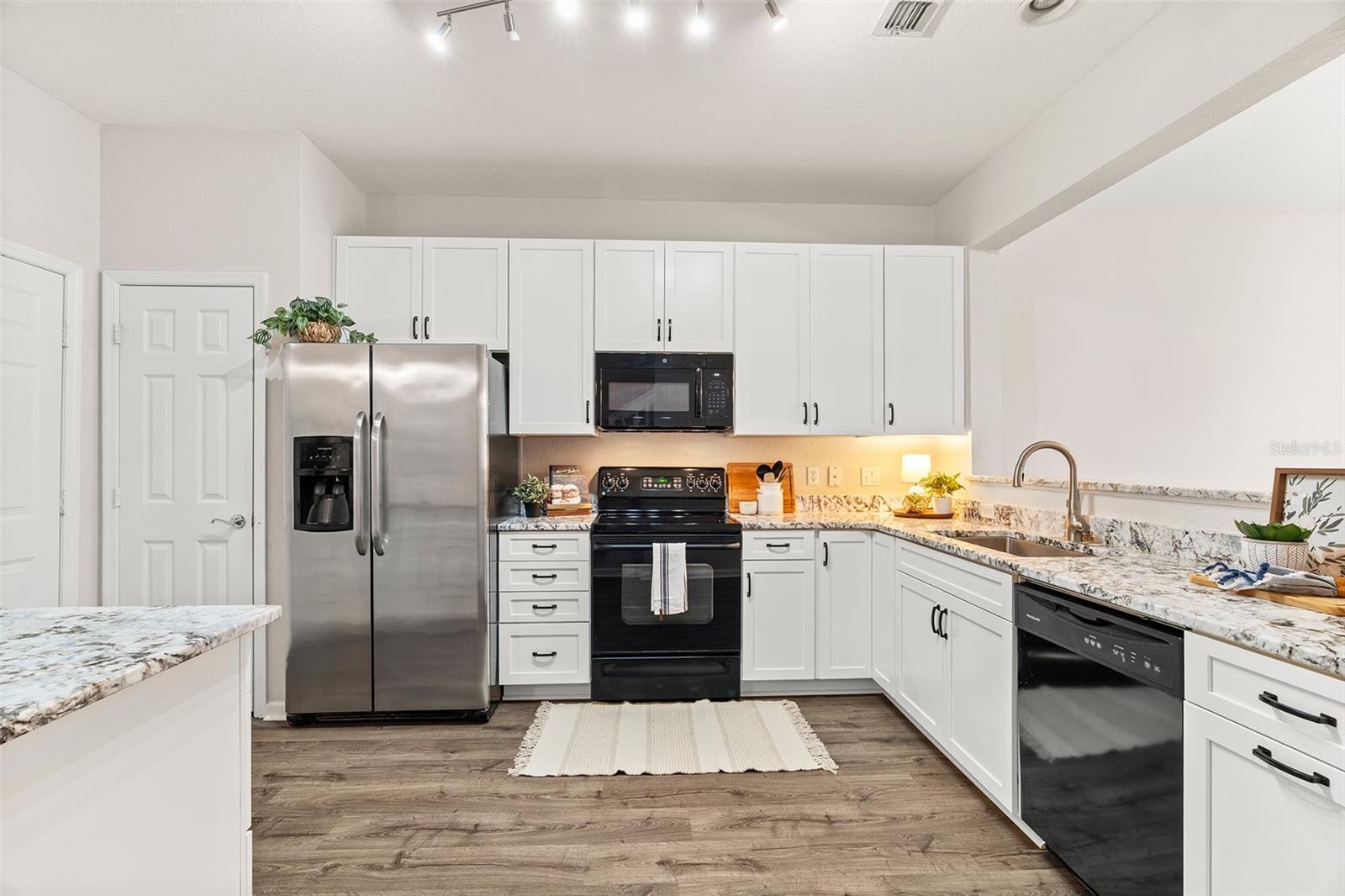 VISTAS AT STONEBRIDGE COMMONS CONDO PH 1 - Residential