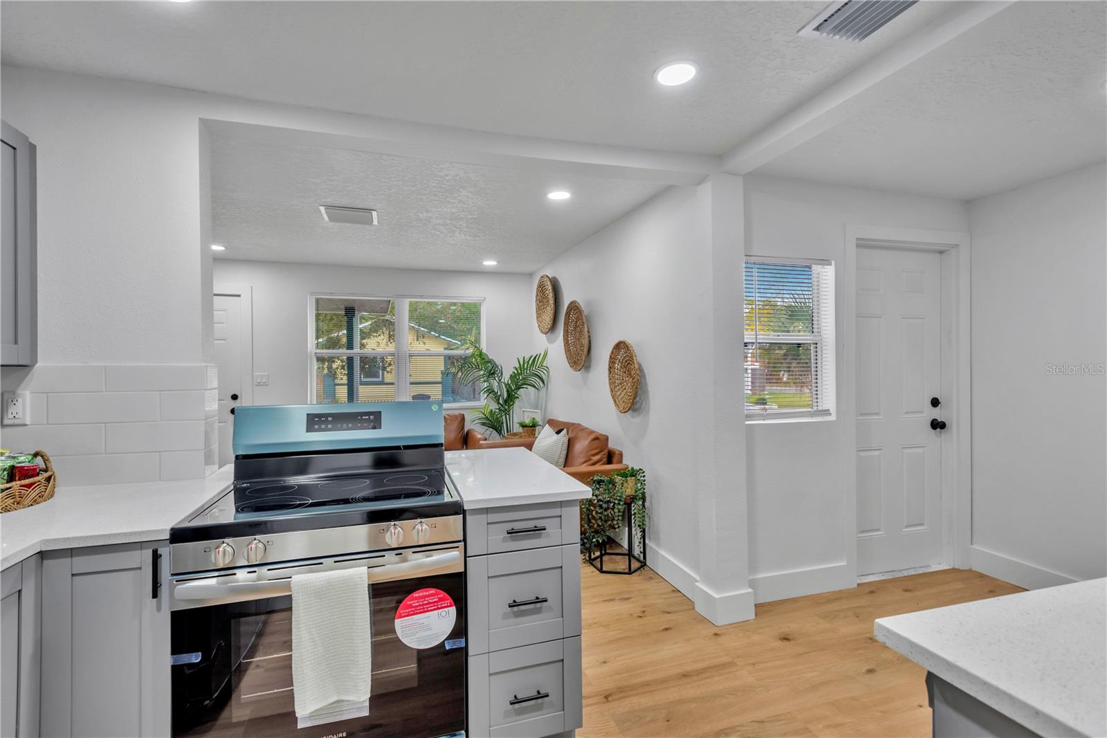 1708 PRESTON STREET S