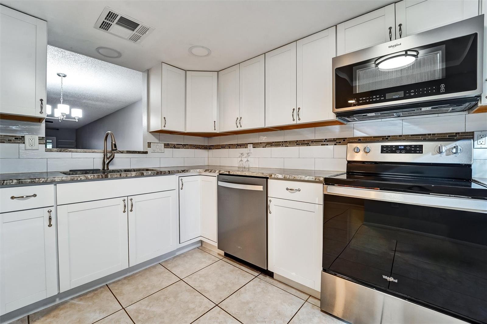 DOLLAR LAKE VILLAGE CONDO 01 - Residential