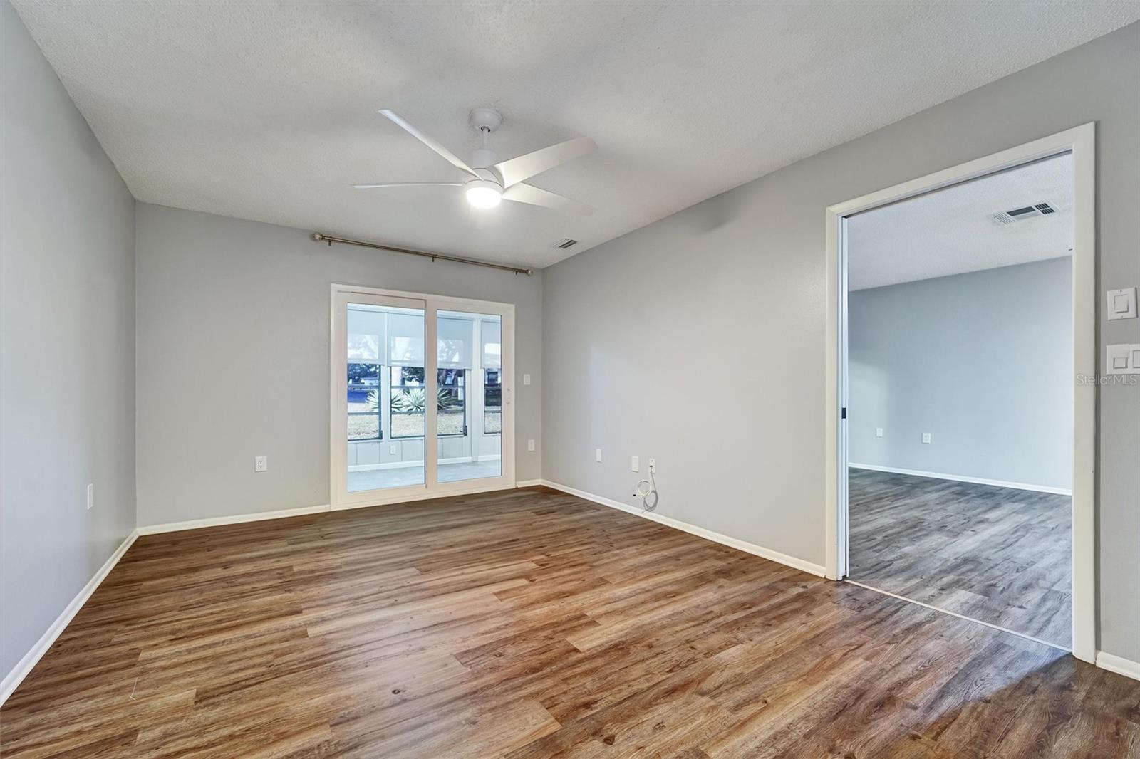 DOLLAR LAKE VILLAGE CONDO 01 - Residential