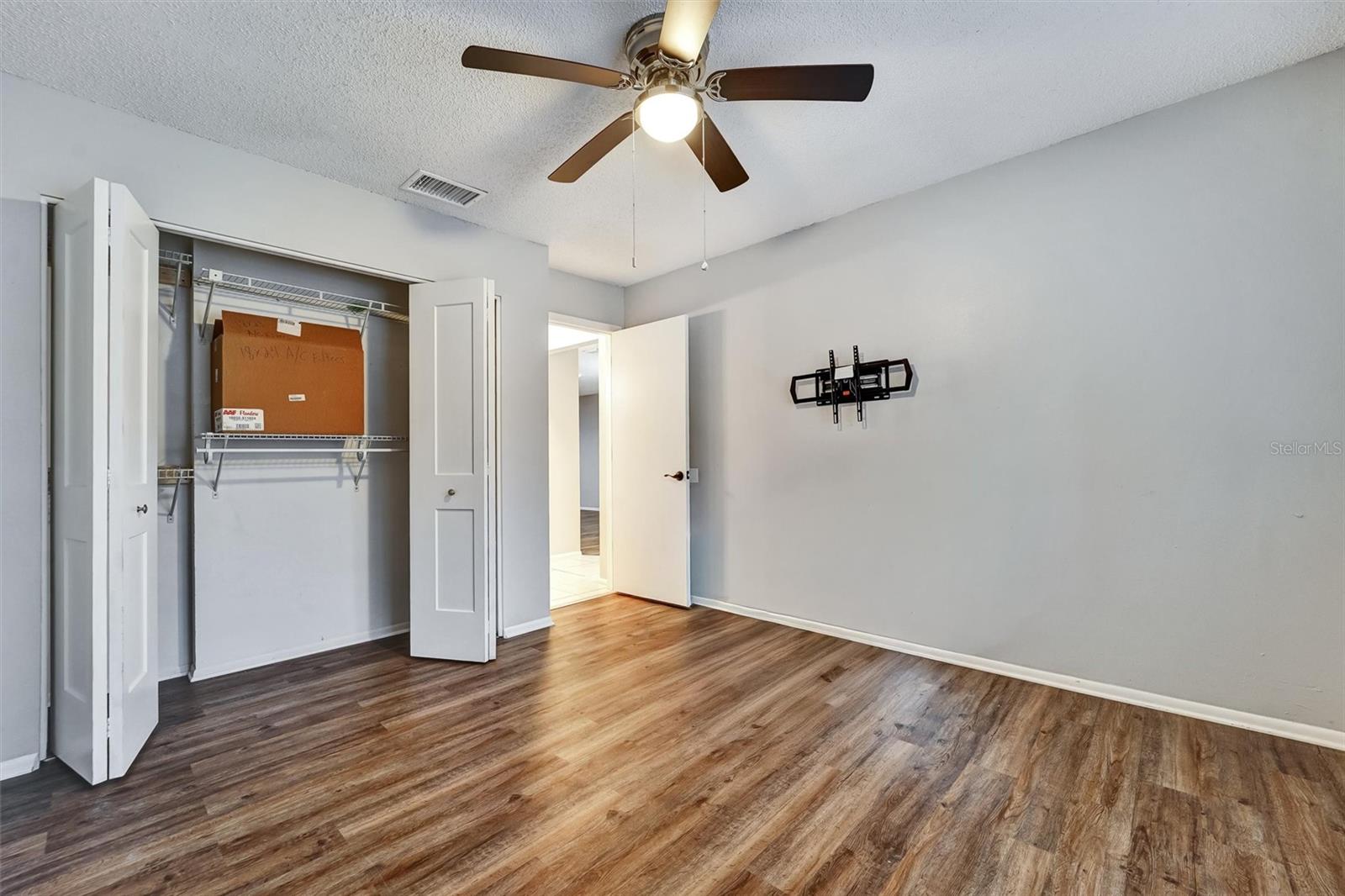 DOLLAR LAKE VILLAGE CONDO 01 - Residential