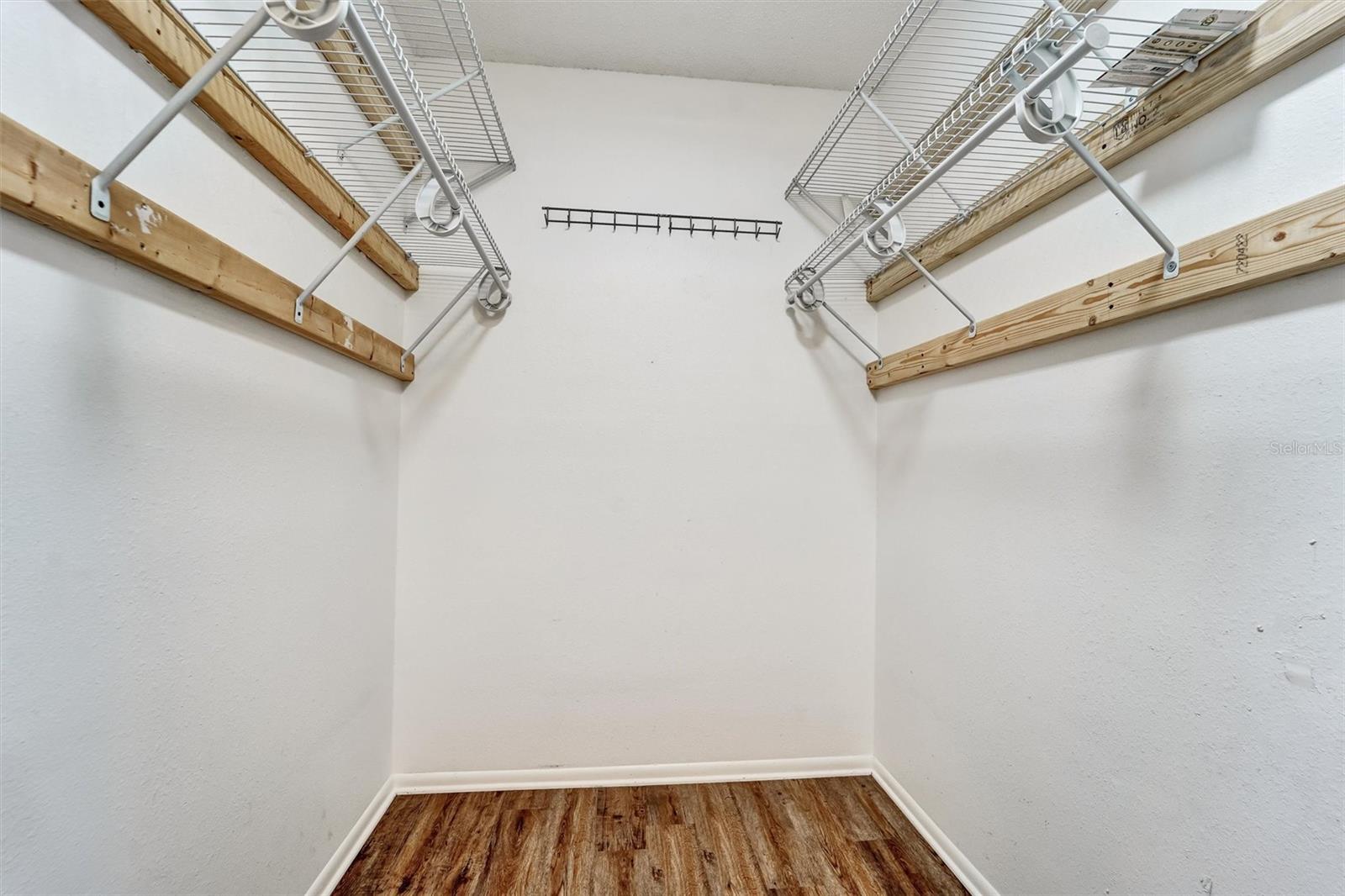 DOLLAR LAKE VILLAGE CONDO 01 - Residential