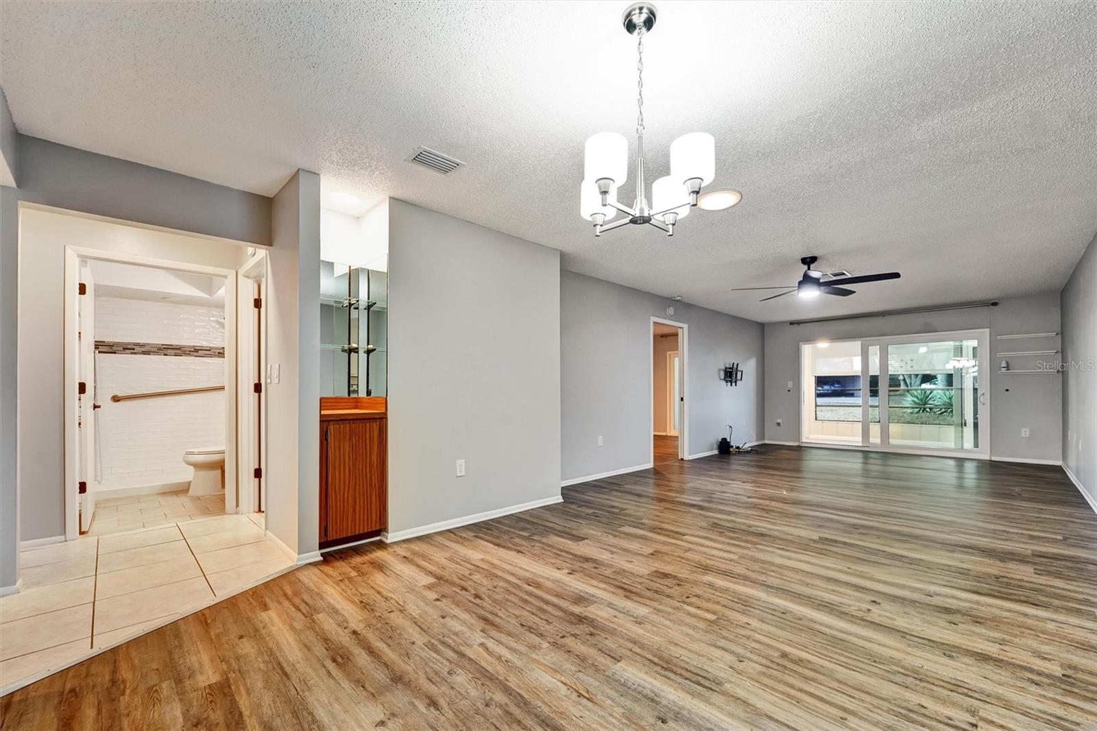 DOLLAR LAKE VILLAGE CONDO 01 - Residential