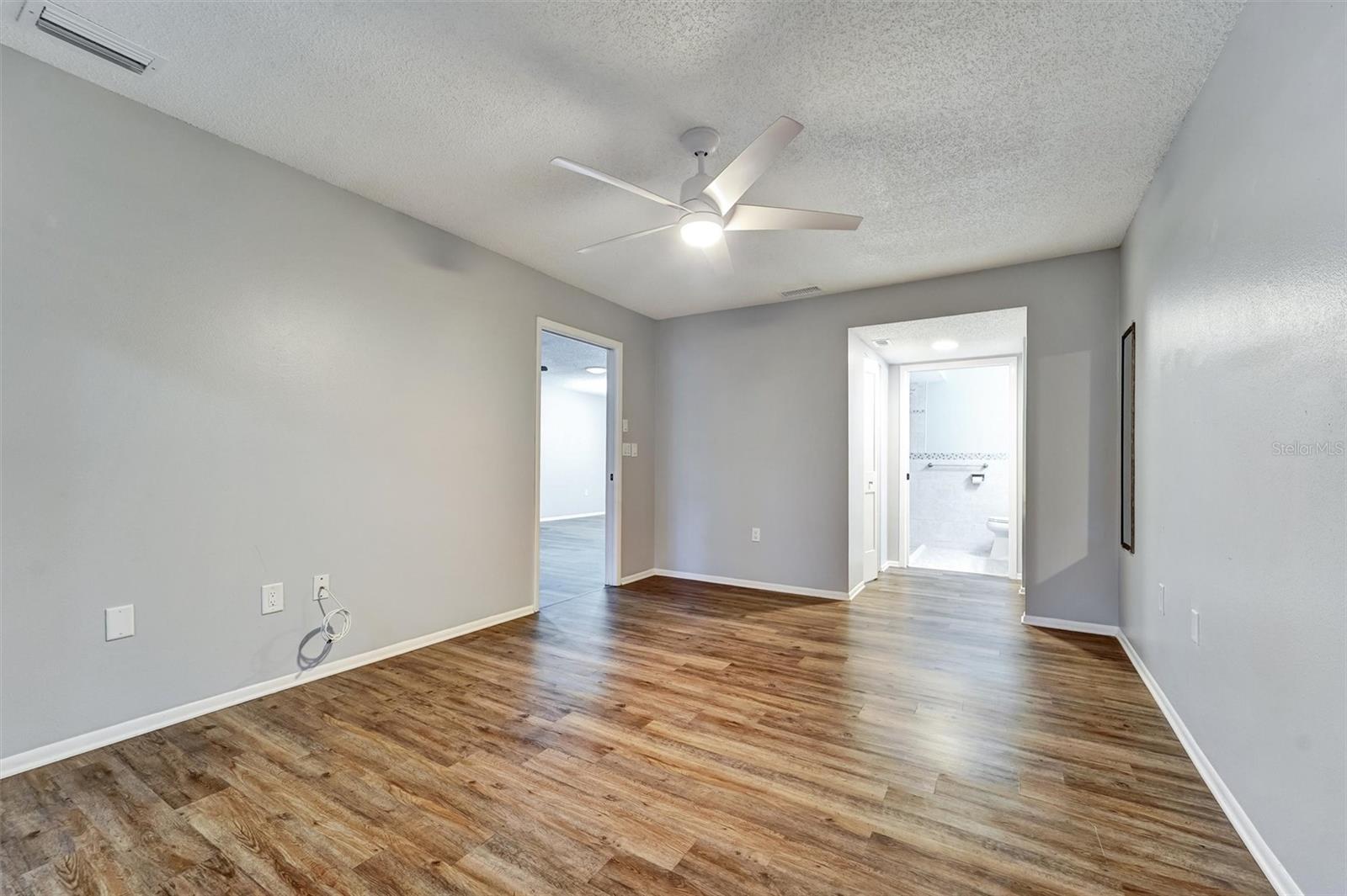 DOLLAR LAKE VILLAGE CONDO 01 - Residential