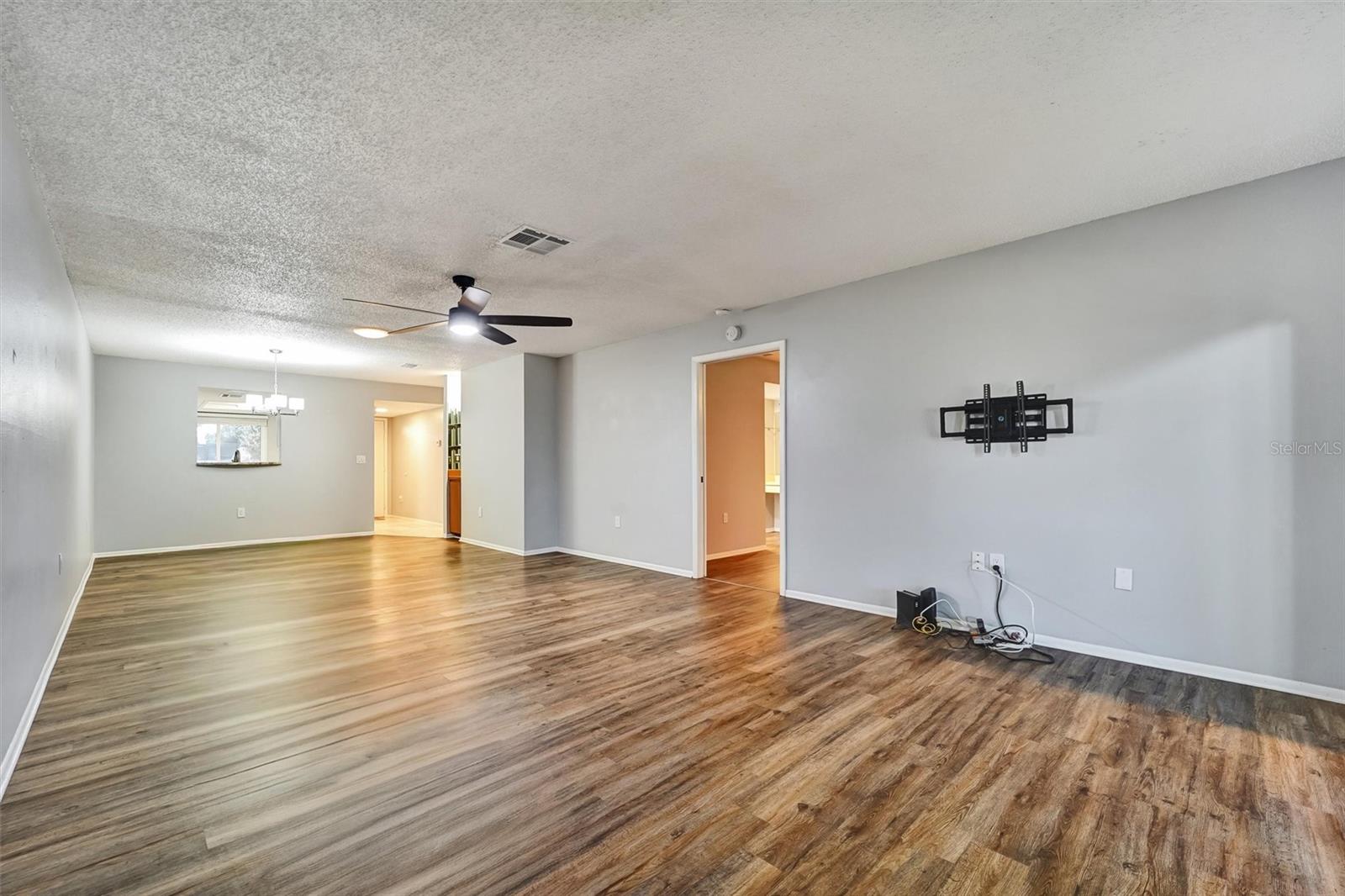 DOLLAR LAKE VILLAGE CONDO 01 - Residential