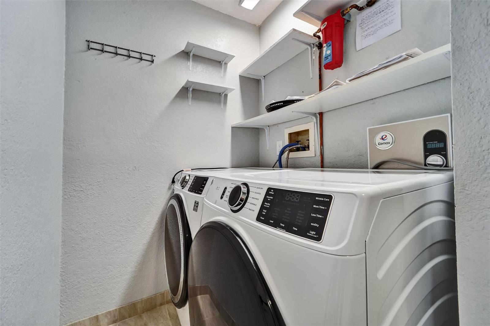 DOLLAR LAKE VILLAGE CONDO 01 - Residential