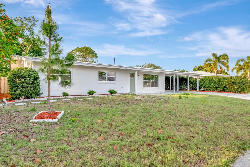Photo of 2705 Sunnyside Street, Sarasota, FL 34239 (MLS # A4695026)