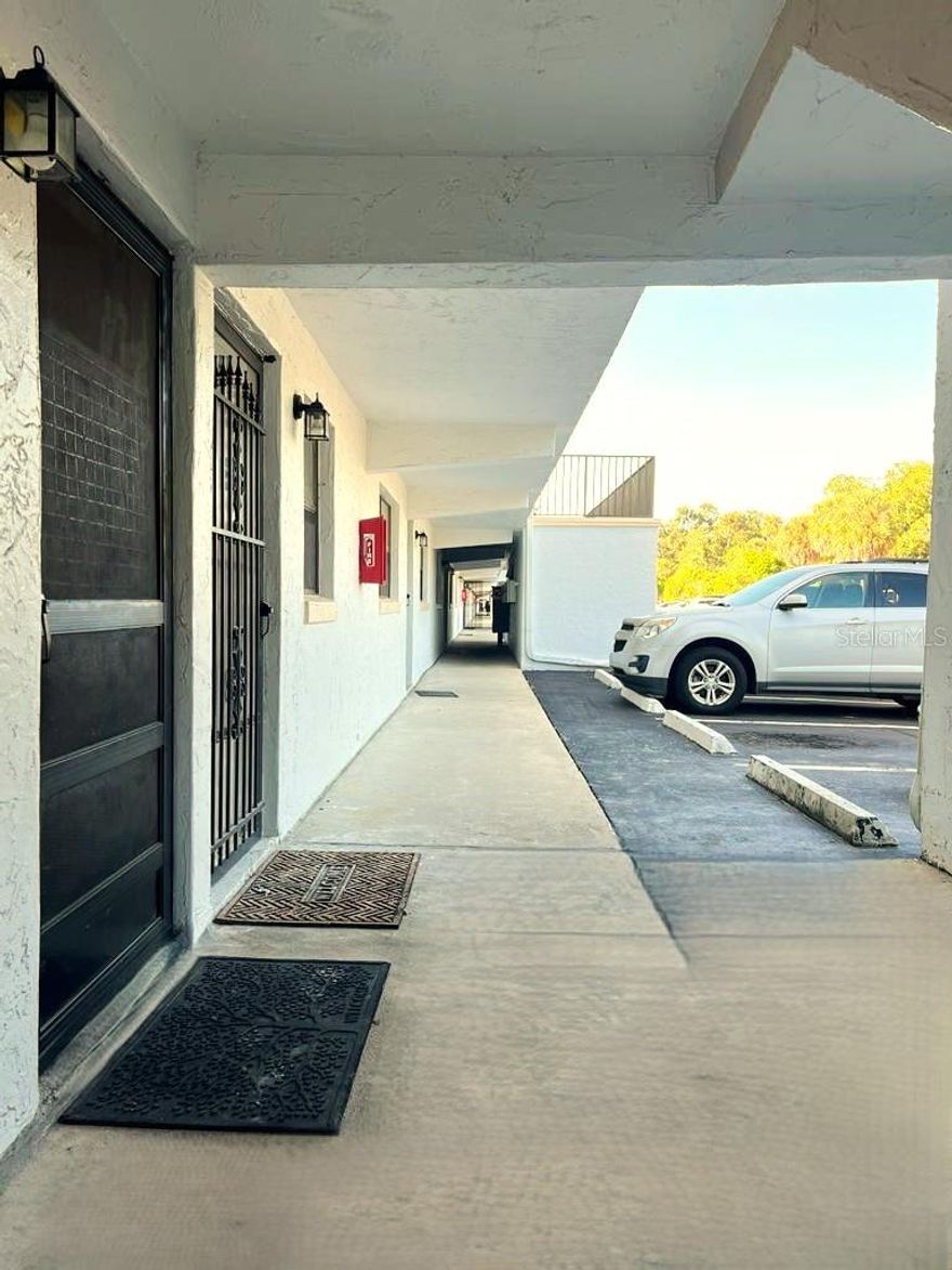 Remodeled 2/2 Condo – Golf Views & 10 Min from the Beach!
Fully updated unit just 10 minutes from the beach. Ideal as a primary home, vacation retreat, or rental. Enjoy peaceful golf course views, a sparkling pool, BBQ area, and low condo fees covering insurance and amenities. Prime Daytona location near beaches, hospitals, colleges, dining & shops. Turnkey & ready to enjoy!