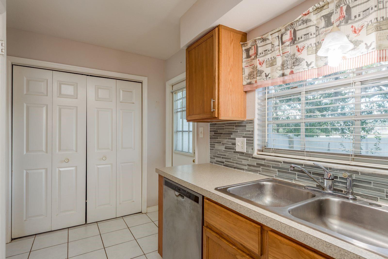 EMBASSY PARK TWNHMS CONDO - Residential