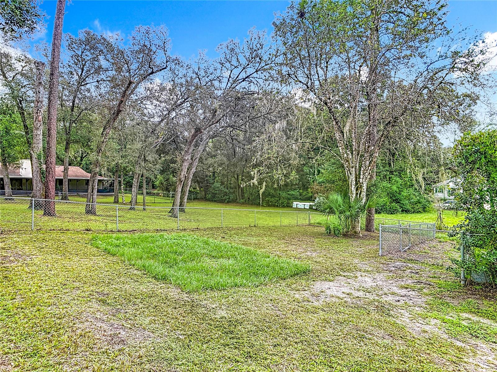 COUNTRY CLUB ESTATES - Residential