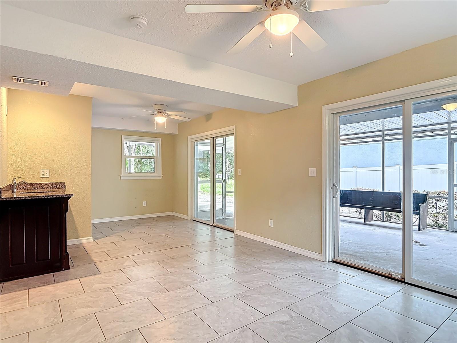 COUNTRY CLUB ESTATES - Residential