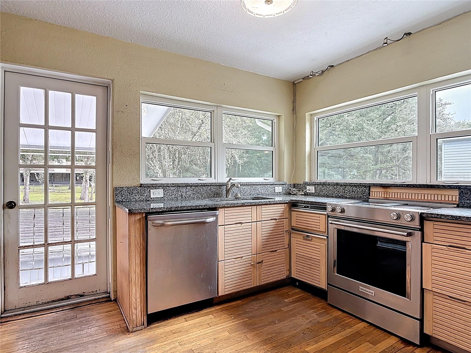 COUNTRY CLUB ESTATES - Residential