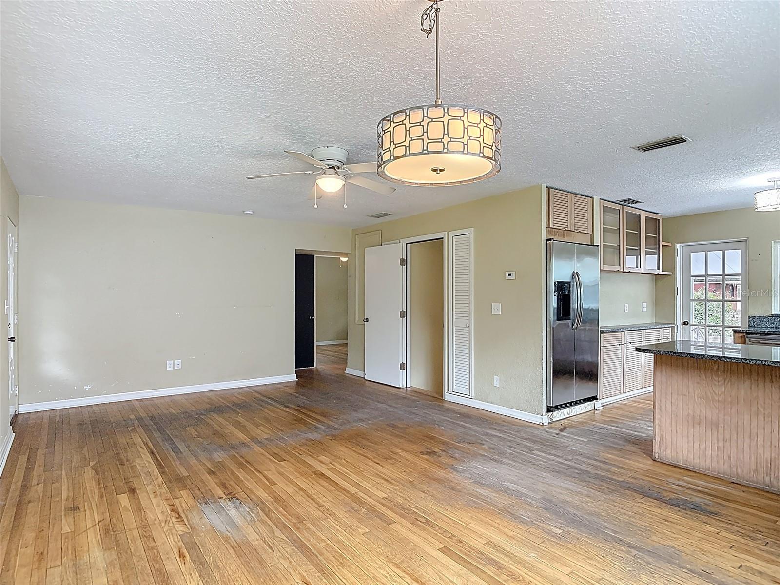 COUNTRY CLUB ESTATES - Residential