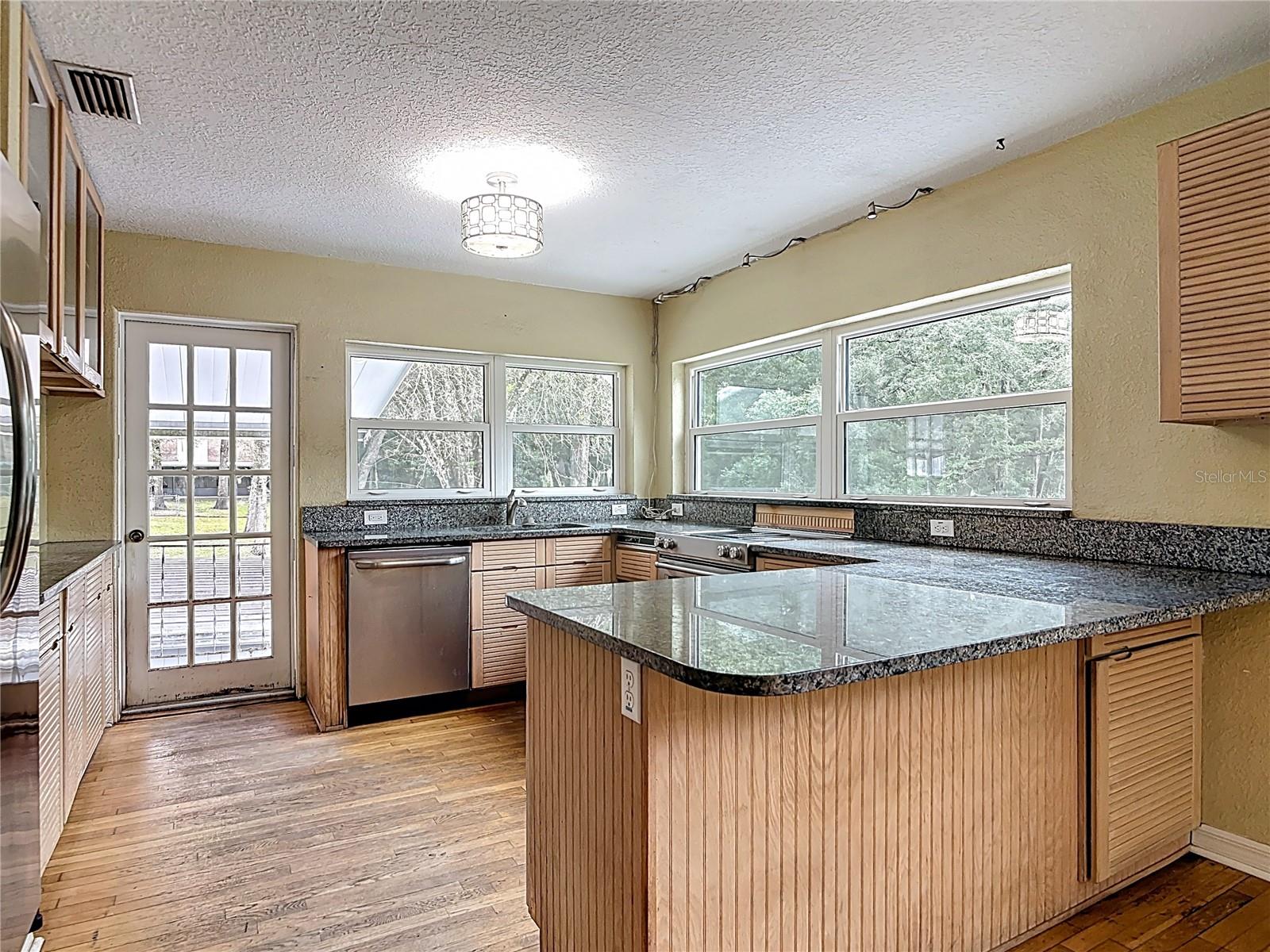 COUNTRY CLUB ESTATES - Residential