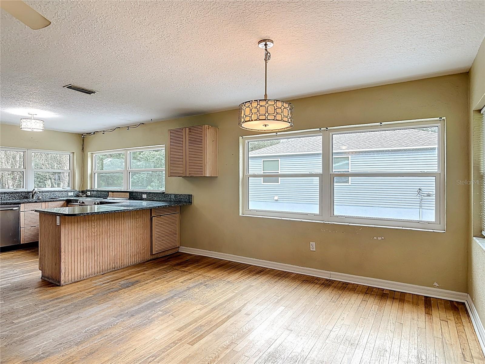 COUNTRY CLUB ESTATES - Residential