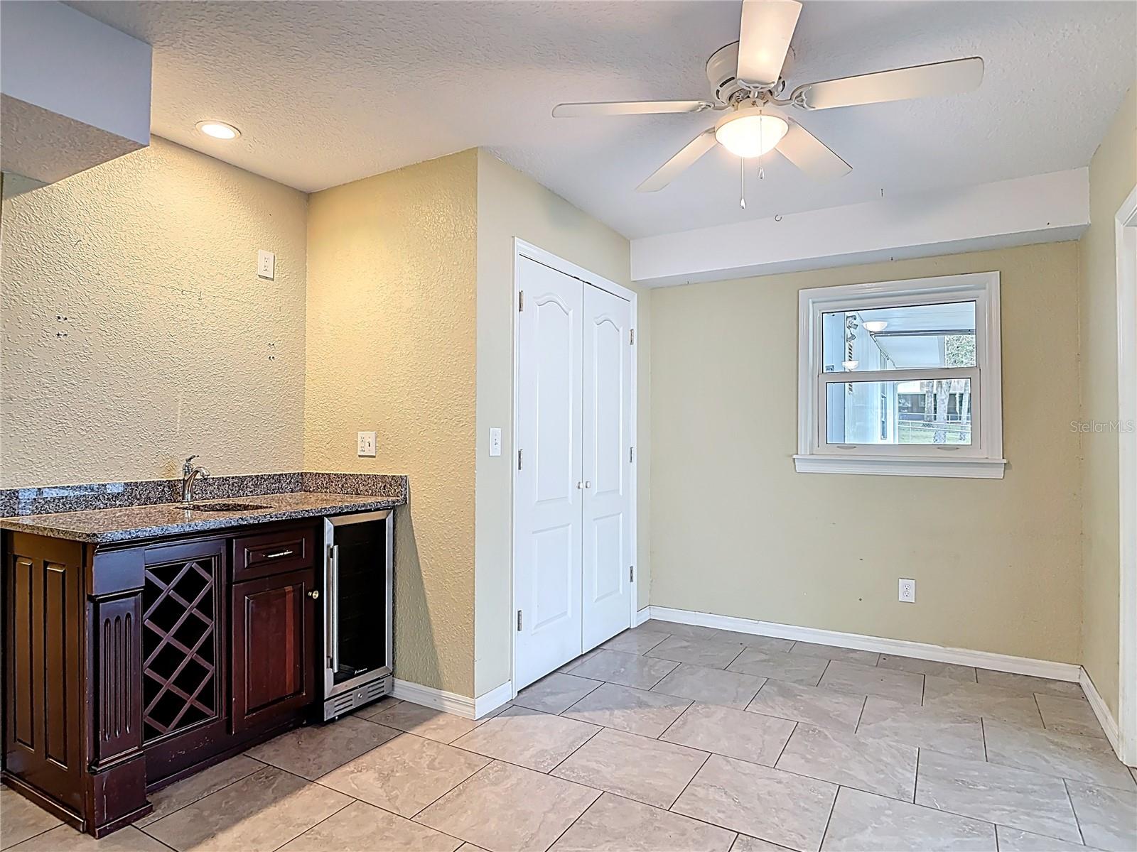 COUNTRY CLUB ESTATES - Residential