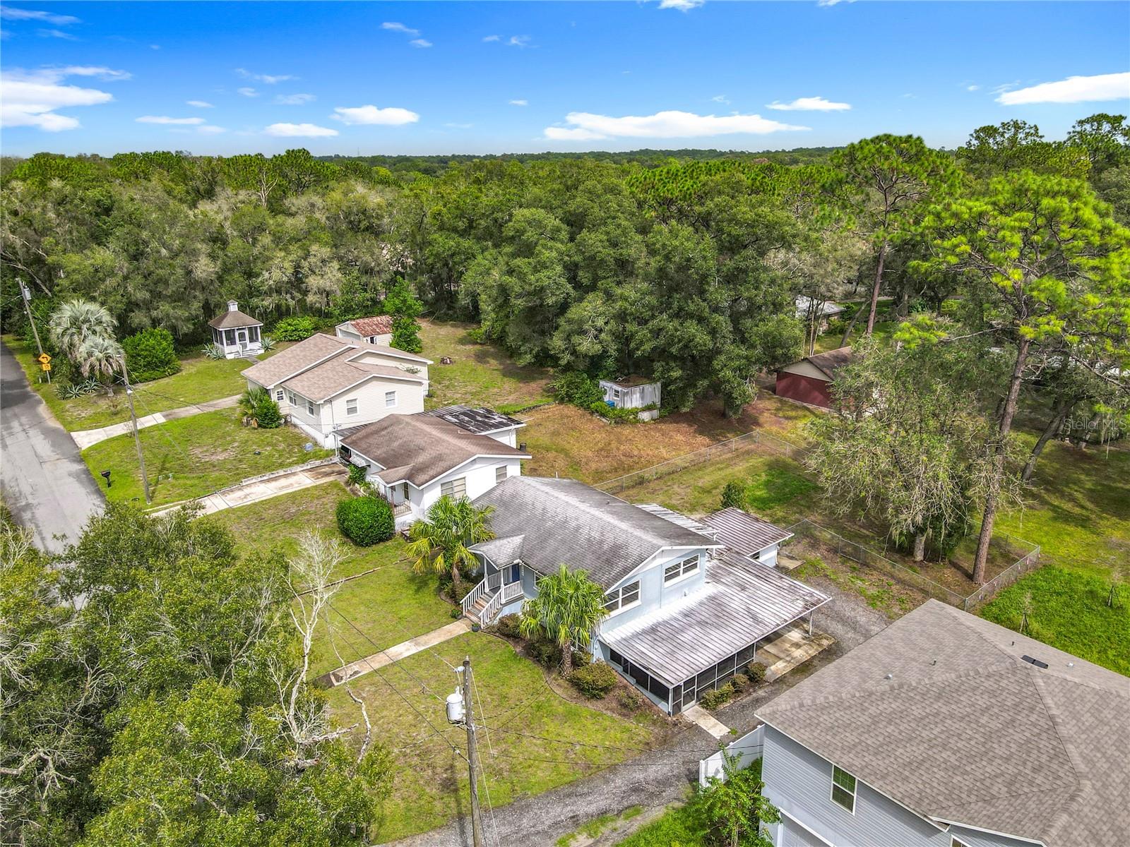 COUNTRY CLUB ESTATES - Residential
