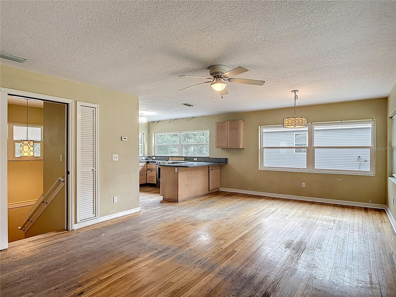 COUNTRY CLUB ESTATES - Residential