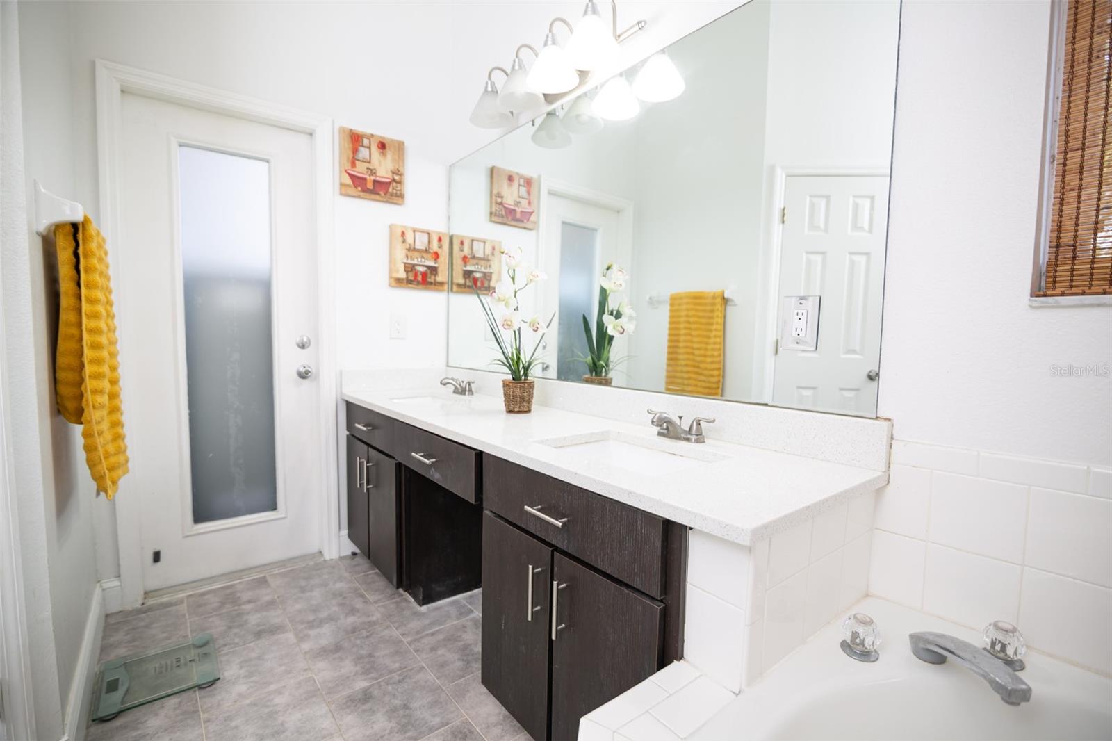 HUNTERS CREEK TR 310 - Residential Lease