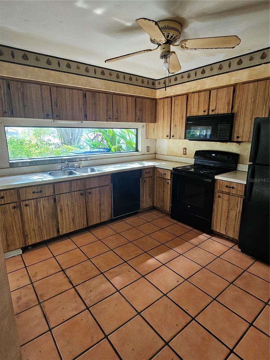 Photo of 688 Golden Sunshine Circle, Orlando, FL 32807 (MLS # O6452511)