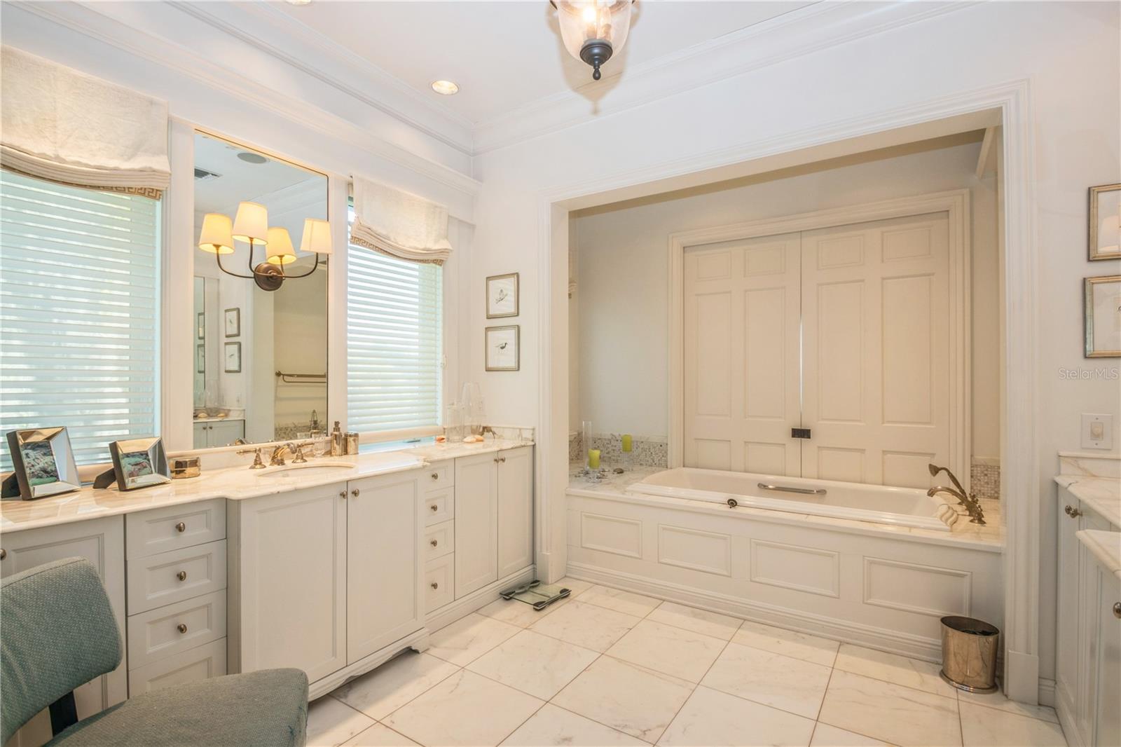 ADAMS GROVE - Residential