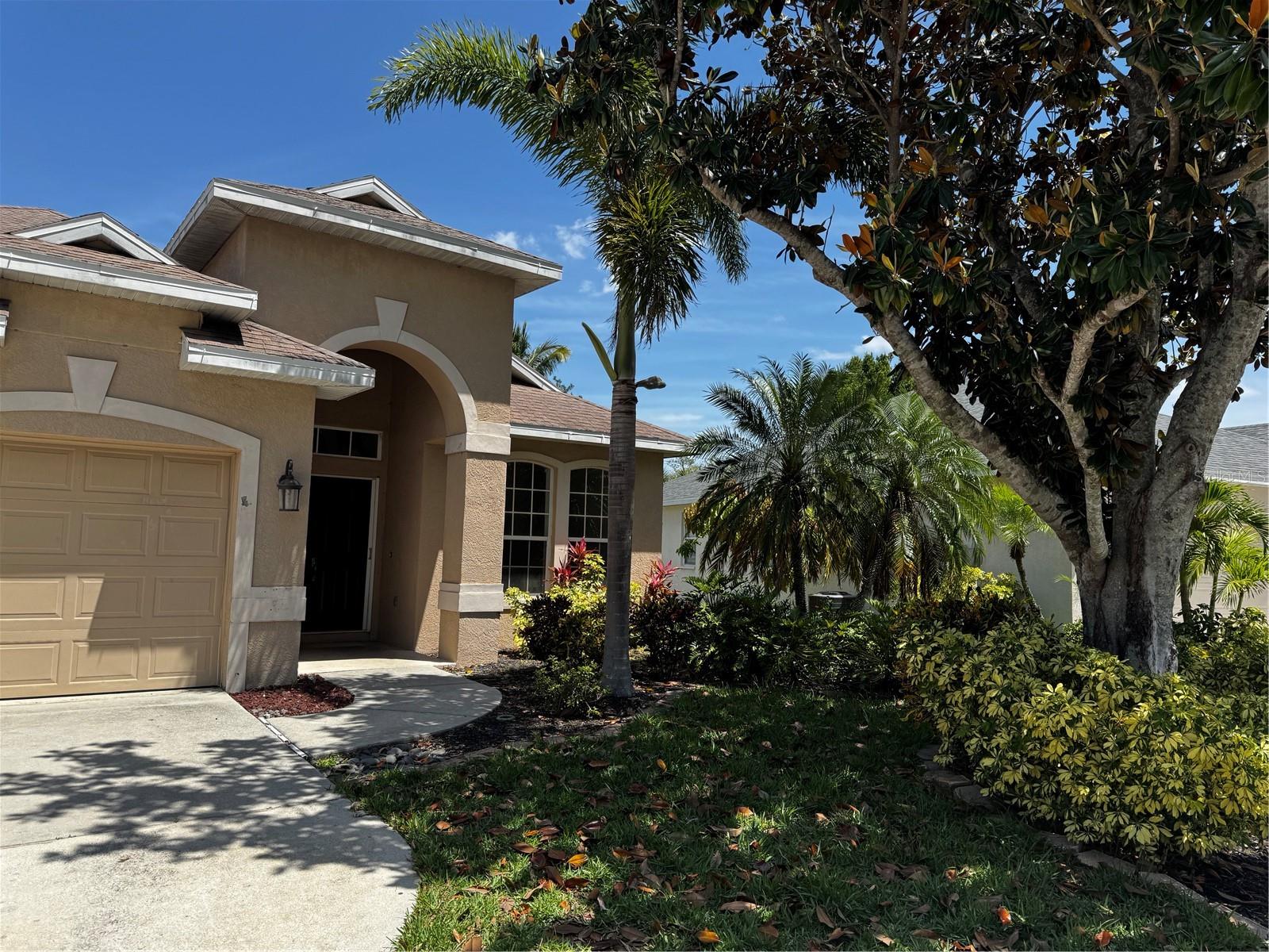 Welcome to this expansive 2,242 sq ft single-family home nestled in the desirable Highland Ridge community. Built in 2003, this residence offers a harmonious blend of comfort and functionality. The home features four bedrooms and three full bathrooms, including a master suite with dual sinks, a garden tub, and a separate shower stall. High ceilings and recessed lighting enhance the open and airy ambiance throughout the living spaces.
The kitchen is equipped with Corian countertops, a breakfast bar, and a pantry closet, making it ideal for both everyday living and entertaining. Three walk-in closets provide ample storage space. An enclosed back porch is accessible from the family room, master bedroom, and a bathroom, offering a perfect spot for relaxation or gatherings.
Outside, the property boasts tropical landscaping and a private backyard enclosed by a vinyl privacy fence, creating a serene outdoor retreat. An attached 3-car garage offers generous parking and storage options. Situated on an 8,276 sq ft lot, this home is conveniently located near SR64, SR70, I-75, shopping centers, schools, restaurants, golf courses, medical facilities, and more.