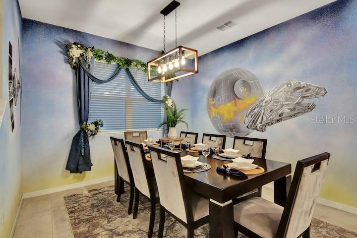 1919 TROPICAL PALMS CIRCLE