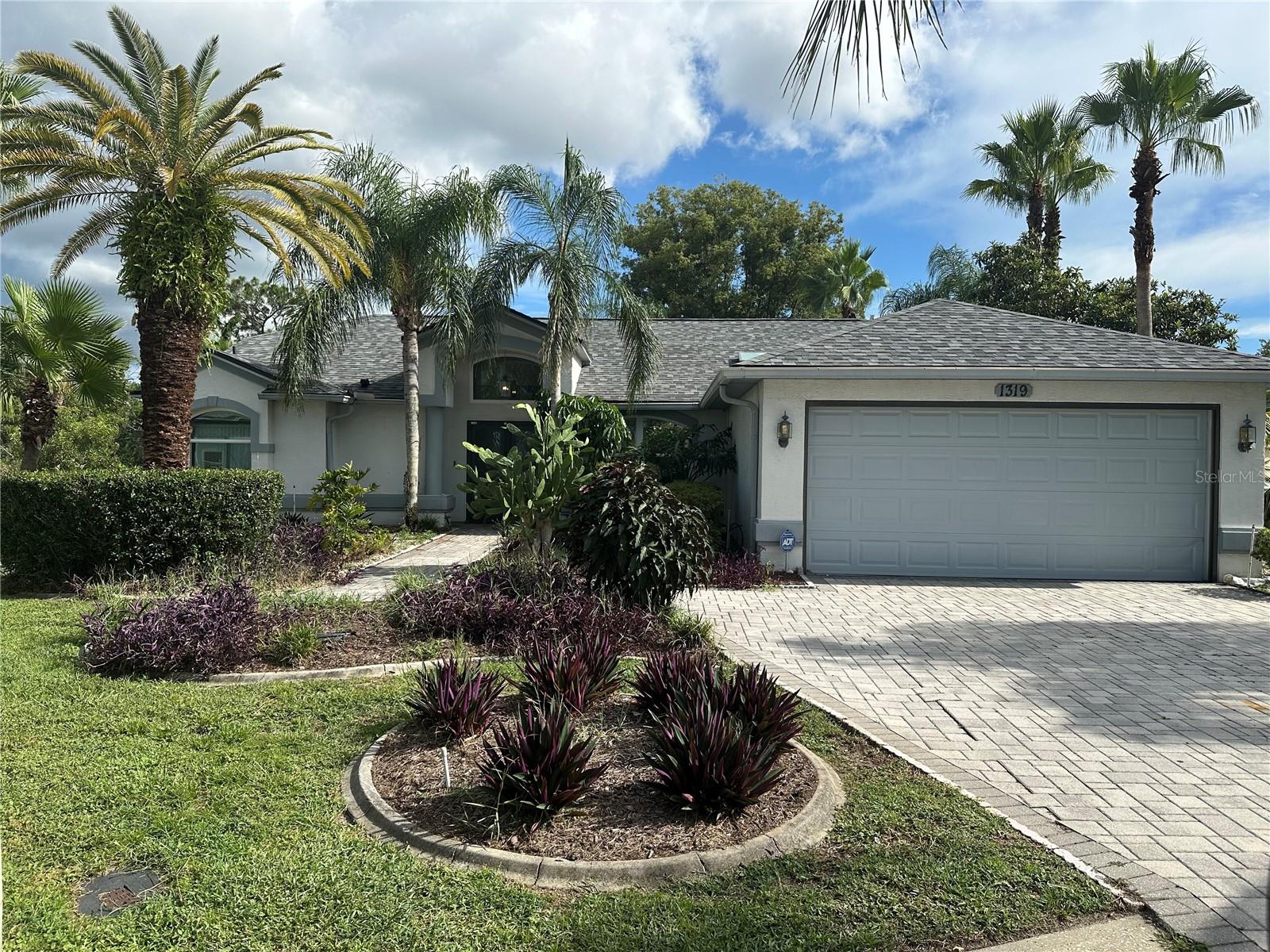 FOR RENT. Discover a home that offers both comfort and convenience. 3 bedroom 2 bathroom sparkling private POOL perfect for relaxing. This beautifully maintained property includes WiFi, garbage collection, pool service, lawn care, and landscaping all included for a truly stress-free lifestyle.
Located in a prime area of Hernando County:
Hernando County Family Branch YMCA – just a 0.7-mile walk,
Publix (being built coming soon) – 2 miles,
Walmart – 6.1 miles.
Dining favorites: The Breakfast Club contains all the delicious dishes you can find in the area (1.9 mi). Dunkin' (2.2 mi), Chipotle (2 mi), Culver’s (2.2 mi), Cali Street Tacos (1 mi), Momiji Sushi House (3.1 mi), Pizza Villa & Restaurant (2.8 mi)
Bowl360 Strike City (2.8 mi), Dollar General (1.6 mi), (8.6 mi) The Strong Tower Vineyard grows three varieties of grapes used to make all their wine unique, a perfect addition to your list of best things to do in Spring Hill, Florida, Strong Tower Vineyard is one of the top attractions in the city, a friendly and exciting place for all wine lovers. . Guido’s Pizza (6.9 mi), (5.6 mi) Delta Woods Park boasts features such as a lighted walking path, a tennis court, a large soccer field, picnic shelters, and many more. The Delta Woods Park is located in downtown Deltona and is one of the comfortable spots to visit or take a stroll for fresh air and site seeing; A 20 acre park . The public center has been a long edifice that satisfies the city with much fun, especially in sporting activities and recreational games.
Hernando Beach – 10 miles,
(13 mi) Jenkin’s Creek Park is located downtown Spring Hill, Florida, and possesses a natural environment that welcomes pleasure and relaxation.
BeckyJack’s Food Shack (8 mi) has a lot of options for fish dishes and other specialties, such as fish sandwiches.
Engage in fun fishing activities at the Bayport Park pier (13 mi); you don’t need to rent a boat for fishing; just cast your line along the fishing pier at the park. Bayport Park pier is located in the city’s heart along the shoreline.
The beautiful establishment features unique exhibits such as grills, picnic tables, recreational centers, and facilities you need for a cookout.
It also features a modern boardwalk through which visitors can stroll along, take lovely photos, and enjoy the serene atmosphere.
Weeki Wachee Springs – 6.2 miles (swim and snorkel with manatees!)
Alfred McKethan Pine Island Park beach (14 mi)
Tampa International Airport – 42 miles
Tampa International Mall -39 mi
Clearwater Beach – 48 miles
Home Features:
High vaulted ceilings and an abundance of natural light.
Oversized two-car garage for storage and convenience.
Minimal carpet.
Primary suite with two walk-in closets, dual separate sinks, a walk-in shower, and a garden soaking tub.
Open-concept living room ideal for gatherings or decorating with a large holiday tree.
Separate laundry room with washer and dryer.
Whether you’re reading by the pool or enjoying dinner just minutes away, this home delivers the perfect blend of relaxation and accessibility. All furniture (new condition) in the pictures can stay. Tenant(s) must have renter's insurance. Application for each person(s) 18 years or older. $45 lease contract fee. No cats. https://youtu.be/jMojjlISF1s